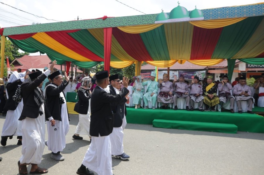 Pawai Ta'aruf Buka MTQ XLIV Riau 2026 Berlangsung Meriah