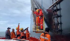 Kapal Karam Dihantam Badai di Selat Malaka, 7 Korban Selamat Usai Tiga Hari Terdampar