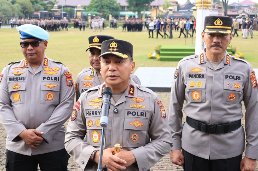 Kapolda Riau Pecat 12 Personel Secara Tidak Hormat