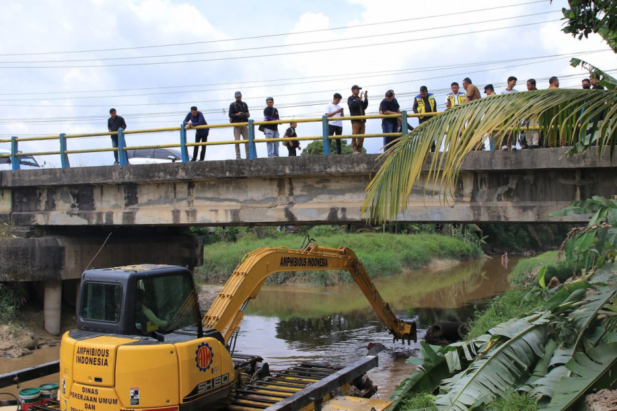 Pj Wali Kota Pekanbaru Tinjau Normalisasi Hulu Sungai Sail dan Pembangunan Jalan Padat Karya Kulim
