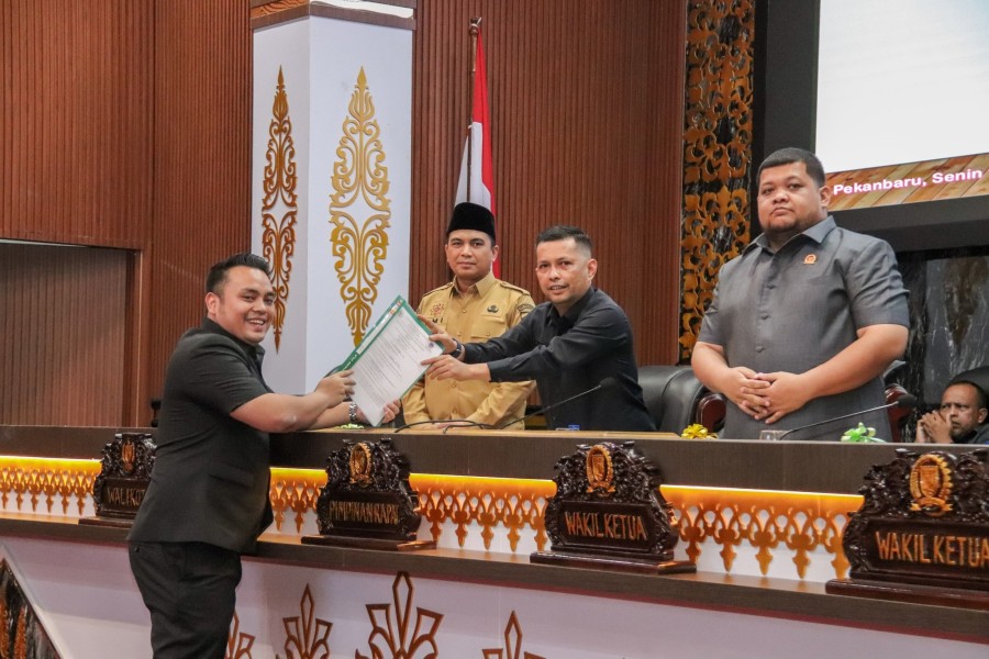 Pemko Pekanbaru Terima Pandangan Umum Fraksi Terhadap LKPj 2024