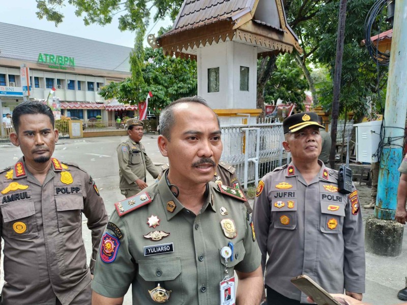 Satpol PP Pekanbaru Ingatkan PKL Untuk Tidak Berjualan di Trotoar dan Bahu Jalan