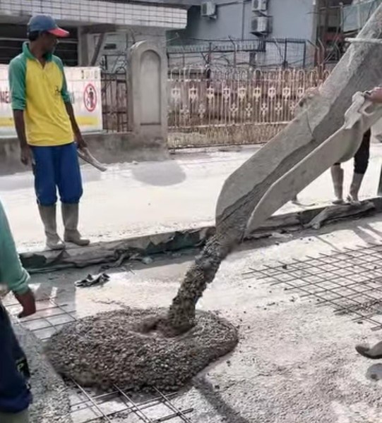Dinas PUPR Lakukan Semenisasi Jalan Melur