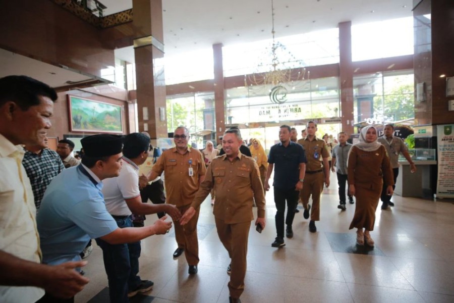 Tinjau RSUD Arifin Achmad, Gubri Tegaskan Soal Layanan Kesehatan