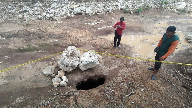 Muncul Lubang Misterius di Blitar, Isap Air Sungai hingga Kering