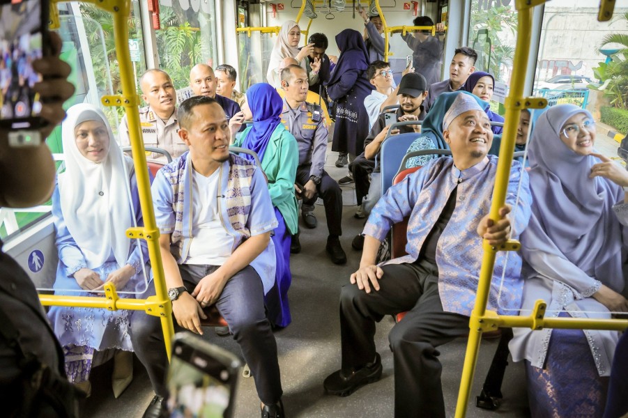 Pemko Pekanbaru Resmikan Pemakaian Bus Listrik