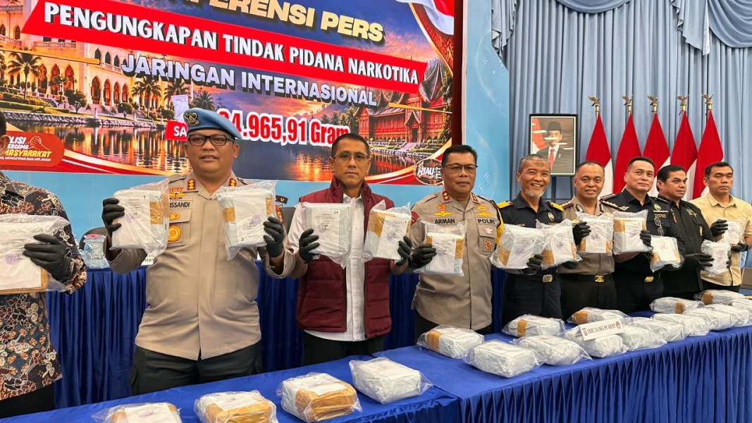 Polda Riau Sita 35 Kg Sabu Jaringan Malaysia, Pemesan Ditangkap di Sumbar