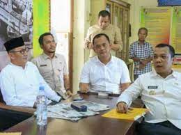 Lurah Sering Tidak Berada di Tempat, Pj Walikota Sidak Kantor Lurah Sialang Munggu dan Air Putih