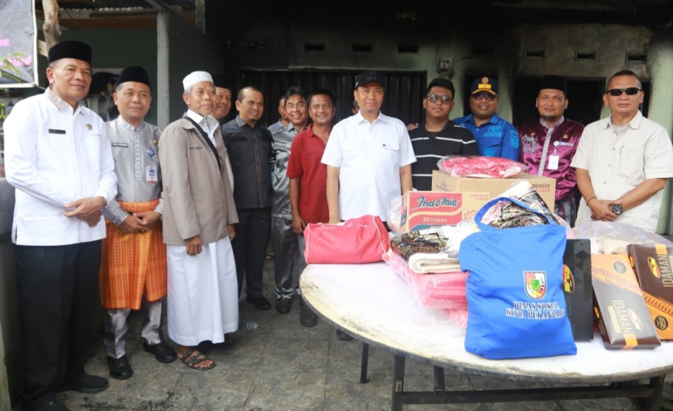 Pemko Pekanbaru Salurkan Bantuan Untuk Korban Kebakaran di Jalan Kapau Sari