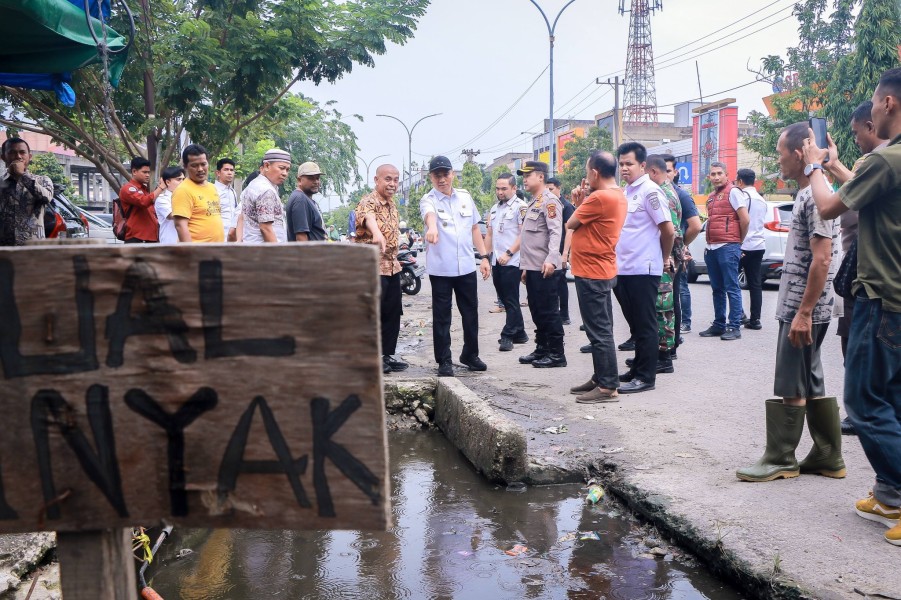 Pemko Pekanbaru Benahi Drainase Pasar Cik Puan Demi Kelancaran Nataru