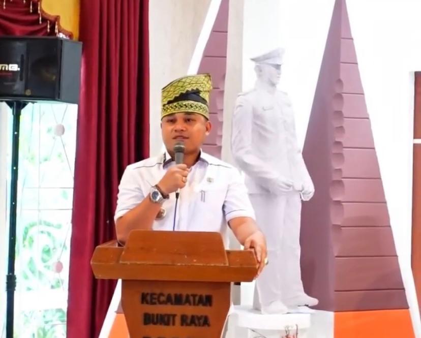 Camat Bukit Raya Ekpos Evaluasi Kinerja Tahun 2023
