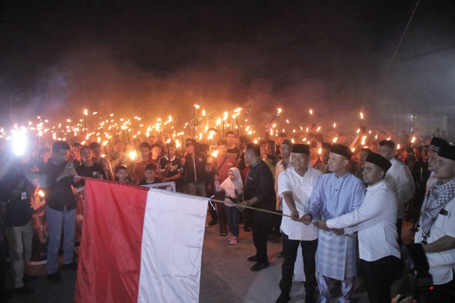 Wako Pekanbaru Lepas Takbir Akbar Jalan Kaki 1000 Obor