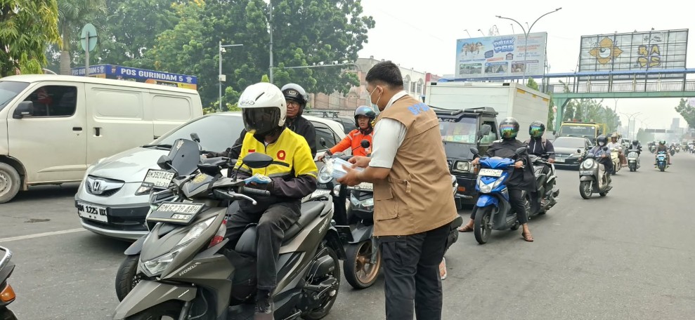 Kabut Makin Pekat, Pemprov Riau Bagikan 5.000 Masker Gratis