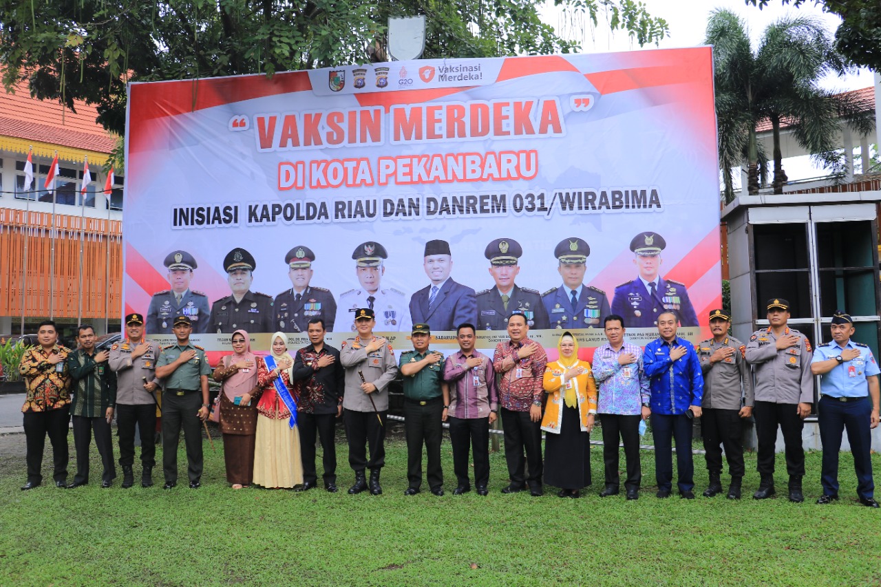 Pj Wali Kota Pekanbaru dan Kapolda Riau Buka Vaksinasi Merdeka di Halaman MPP