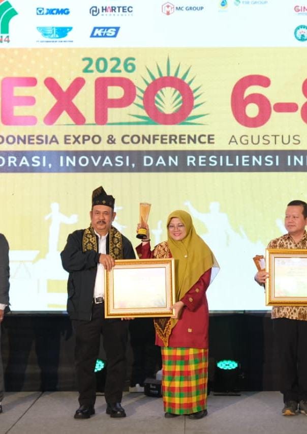 Peduli Petani Sawit, Bupati Afni Terima SIEXPO Award 2026 dari Menteri Bappenas RI