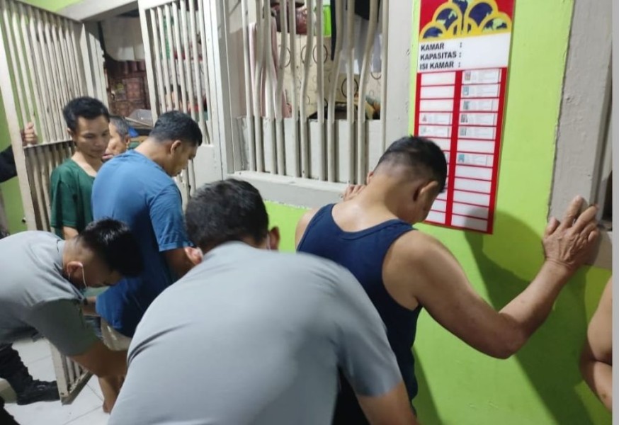 Jelang Idul Fitri, Lapas Pekanbaru Razia Kamar Warga Binaan