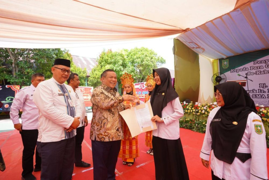 173 Guru di Rohil Terima SK PPPK dari Pj Gubernur Riau