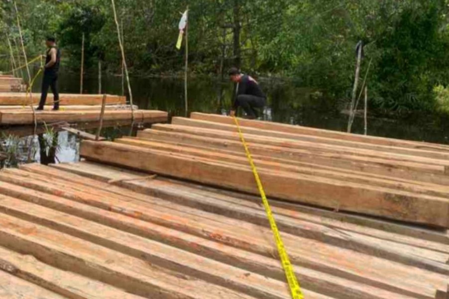 Polisi Bongkar Illegal Logging di Sungai Pertas, 8 Ton Kayu Olahan Disita