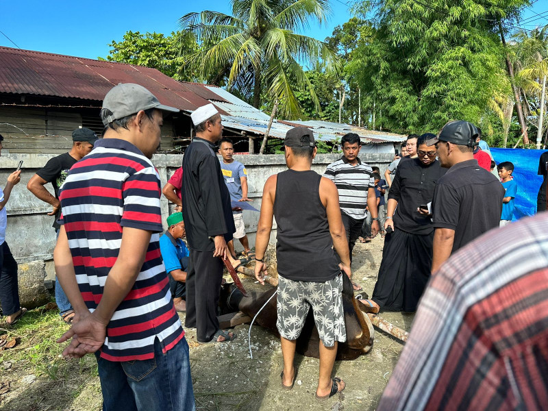 Pemotongan Perdana,Warga Perumahan Gesya Residence Kurban Tiga Ekor Sapi