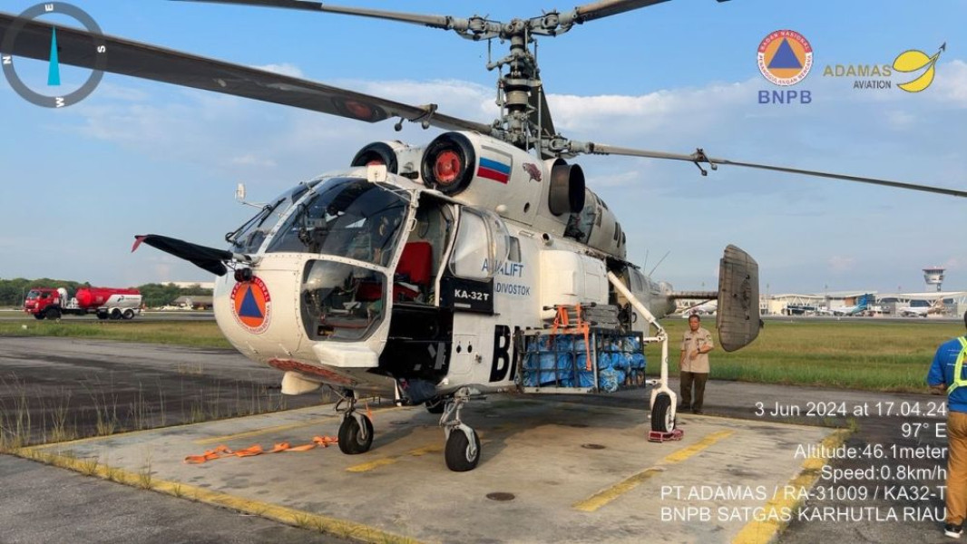Helikopter Water Bombing Bantuan BNPB Tiba di Riau