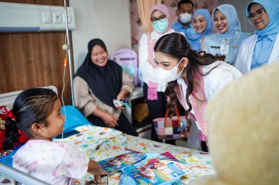 Kunjungi RSUD Arifin Achmad, Selvi Gibran Ajak Masyarakat Sukseskan Imunisasi