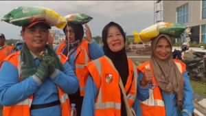 1.991 Petugas Kebersihan Pekanbaru Terima Bantuan