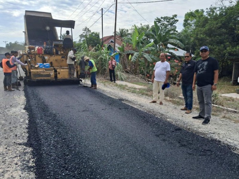 Jelang Pacu Jalur, Gubernur Abdul Wahid Perbaiki Jalan Menuju Kuansing