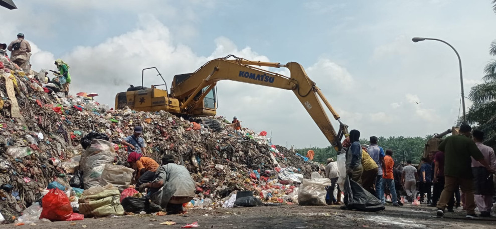 TPA 2 Muara Fajar Longsor, Truk Sampah Dialihkan ke TPA 1